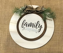 Interchangeable shiplap round sign
