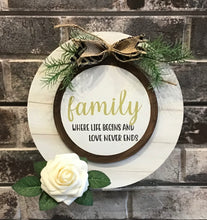 Interchangeable shiplap round sign